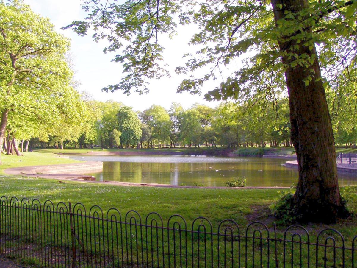 Villa With Park Views Close To Liverpool Centre Экстерьер фото